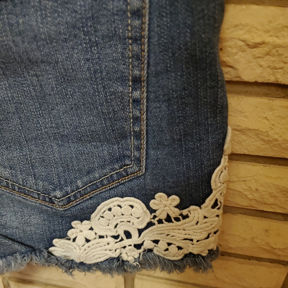 Aero Shorts - Picture 3 of 6